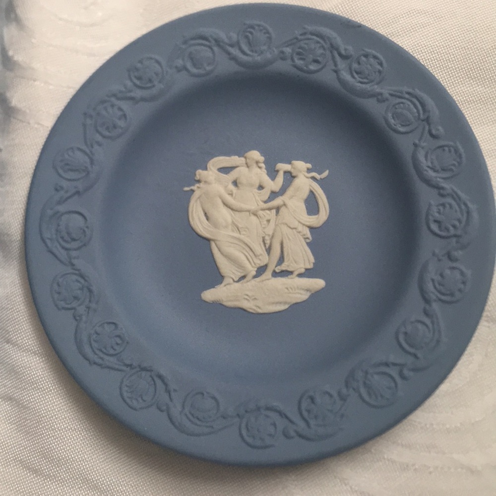 Wedgwood 'Three Graces' Jasperware Round Tray
